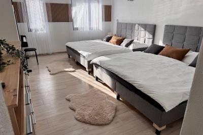 Spálňa s 2 manželskými posteľami, Chata pod Horou - Nová Baňa, Nová Baňa