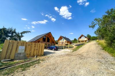 Zrubová rozprávka nad rybníkom, Kostolná Ves