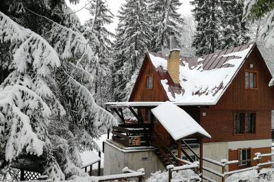 Exteriér ubytovania v Ružomberku v zime, Chata Kamenár, Ružomberok