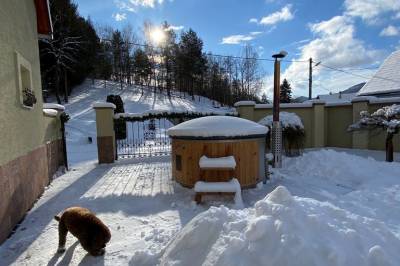 Súkromná vírivá kaďa pri chalupe, Chalupa SIMIHOUSE, Nová Baňa