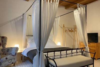 Apartmán s terasou - izba s manželskou posteľou a LCD TV, Modrý dom, Podhájska