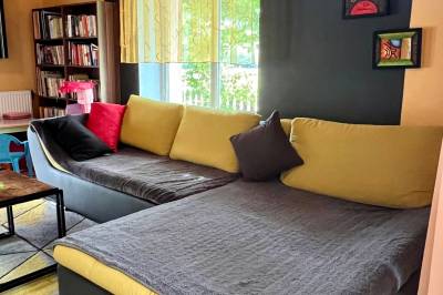 Obývačka s gaučom a TV, Dovolenkový dom Čarnica, Mlynky