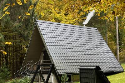 Chata v strede lesa so saunou a kaďou, Ostrá Lúka