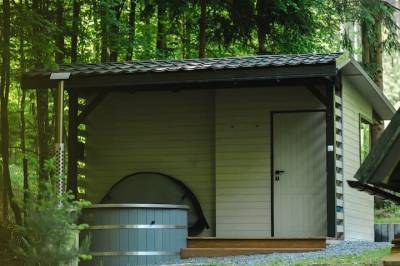 Súkromné wellness v exteriéri, Hniezdo Pinky - chata v lese so saunou a kaďou na strednom Slovensku, Ostrá Lúka