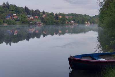 Kolpašský tajch pri ubytovaní, Chata Pohodička, Banský Studenec