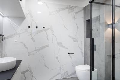 Apartmán Malinô Hrabovo - Kúpeľňa so sprchovacím kútom a toaletou, Malinô Apartments - Chalets in Ski &amp; Bike Park, Ružomberok