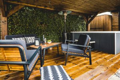 Terasa so sedením, beauty bar concept, Žilina