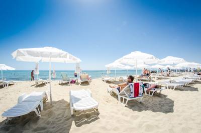 Piesočnatá pláž s ležadlami, Premium Štúdio 3041, 4 *Resort, Sveti Vlas, Sveti Vlas