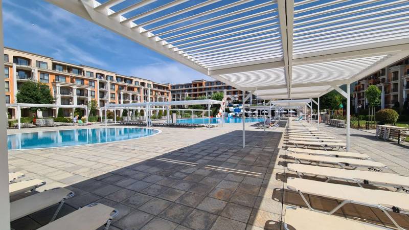 Vonkajší bazén a ležadlá, Premium Štúdio 4035, 4 *Resort, Sveti Vlas, Sveti Vlas