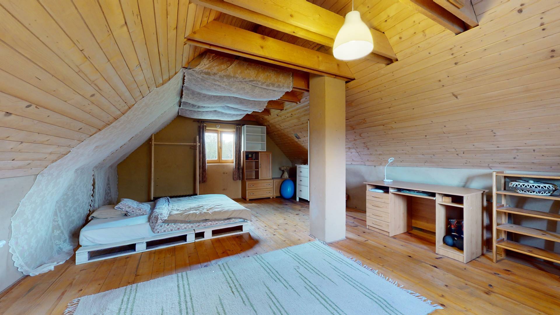 Spálňa, Slamený dom, Krupina