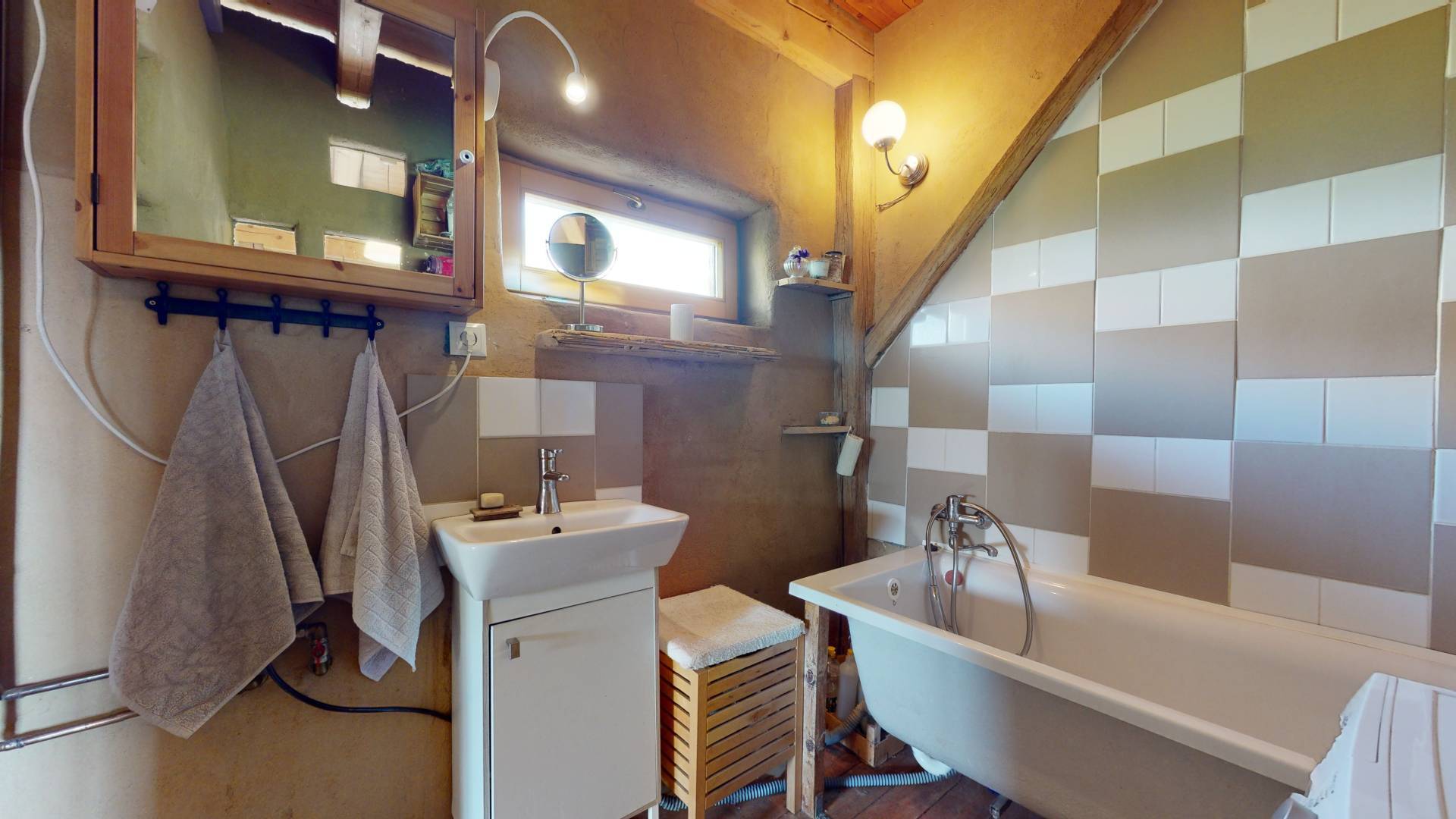 Kúpeľňa s toaletou, Slamený dom, Krupina