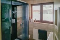 Kúpeľňa s toaletou, Chata pod lipou, Bobrovník