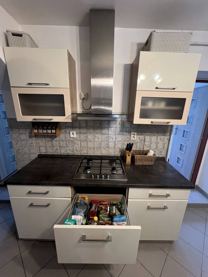 Kuchyňa, Priestranný dom s kúpacou kaďou, Levice