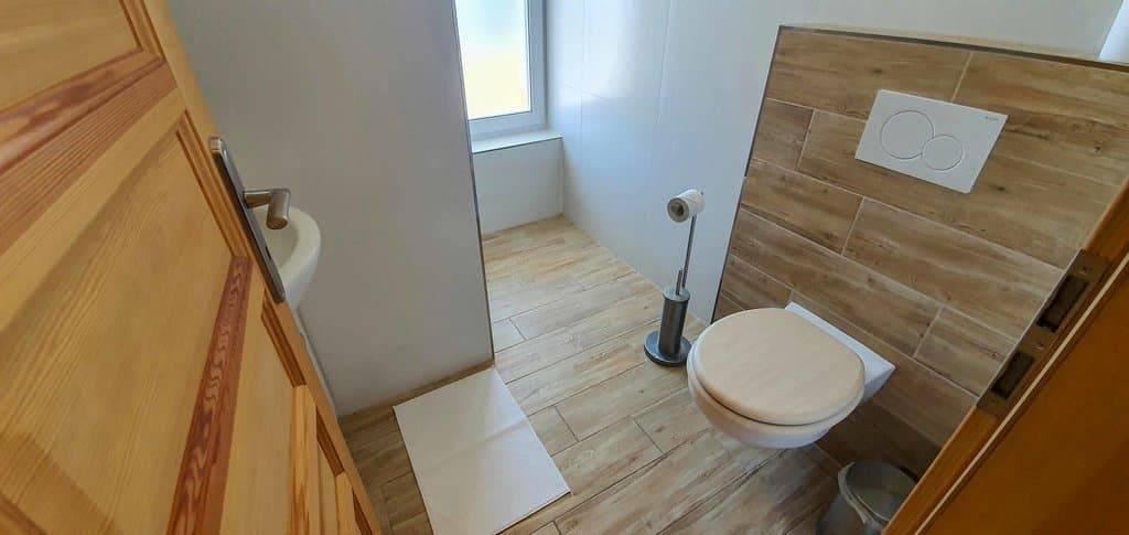Kúpeľňa s toaletou, Chata Lomnica, Veľká Lomnica