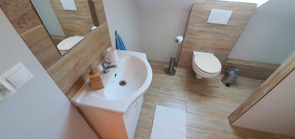 Kúpeľňa s toaletou, Chata Lomnica, Veľká Lomnica