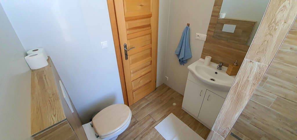 Kúpeľňa s toaletou, Chata Lomnica, Veľká Lomnica