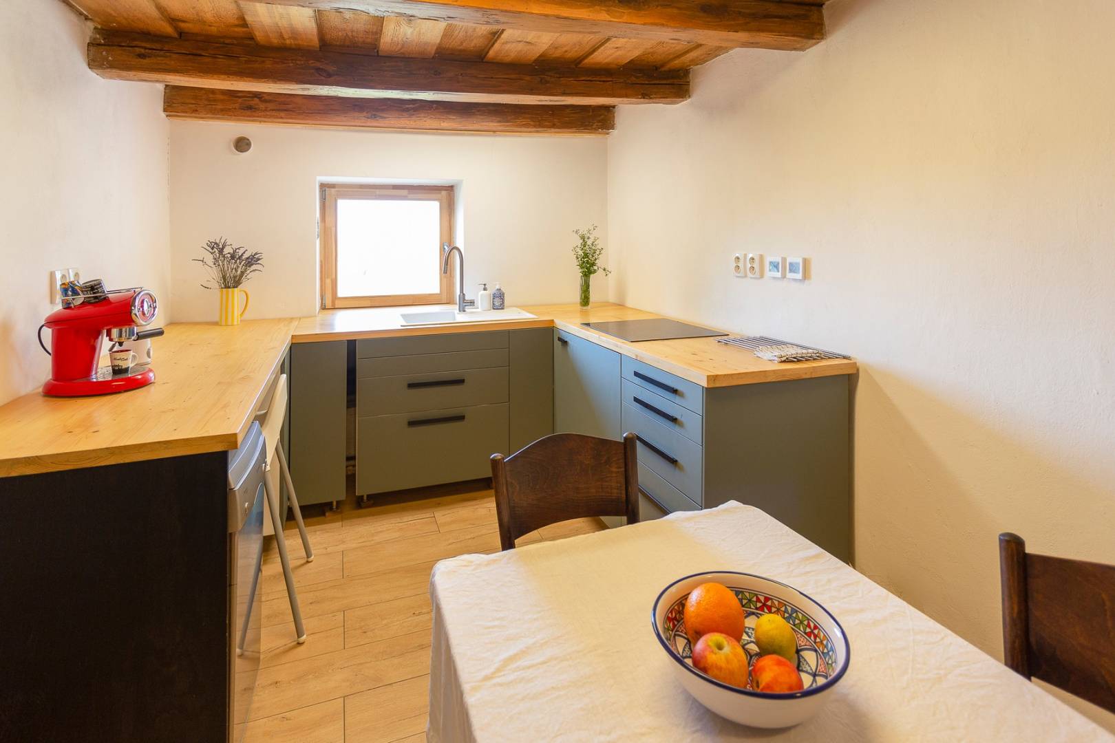 Kuchyňa, Romantická chalúpka na polosamote, Plavecký Peter