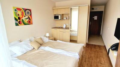 Apartmán s manželskou posteľou, LCD TV a kuchynským kútom, Premium Štúdio 4025, 4 *Resort, Sveti Vlas, Sveti Vlas